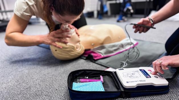 Kurz základní resuscitace a použití AED
